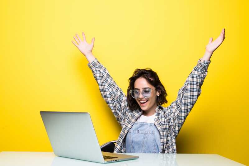 femme vpn contente