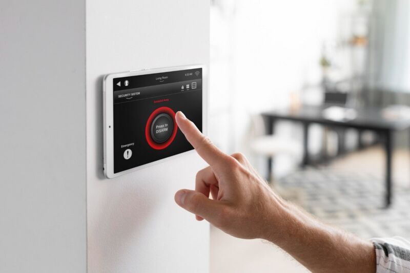     Alarme maison : le guide complet pour bien protéger votre logement en 2026
