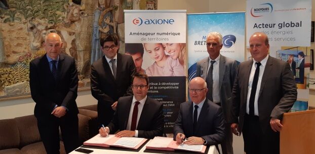 Fibre en Bretagne - signature du RIP Megalis avec Axione et Bouygues
