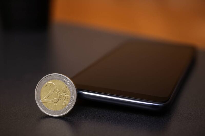 Cet opérateur propose un forfait illimité à moins de 2 euros par mois.