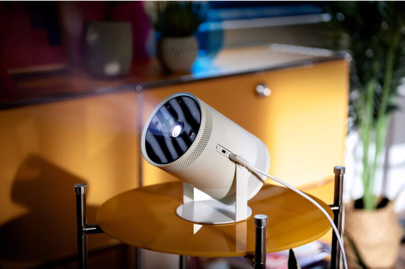Le vidéoprojecteur Freestyle est accessible avec une Bbox.