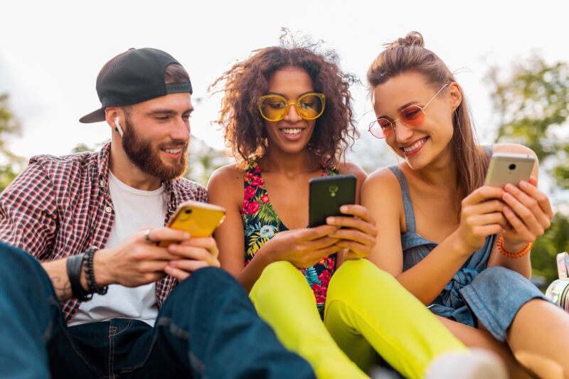 adolescents contents de leur forfait 5G