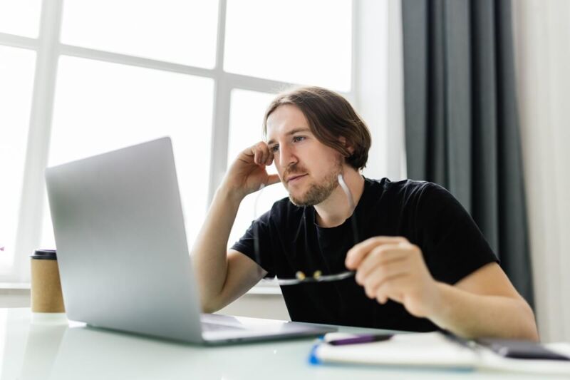 Petit prix, gros débit et gros Wi-Fi : Sosh, B&YOU ou Free, qui gagne le match ?
