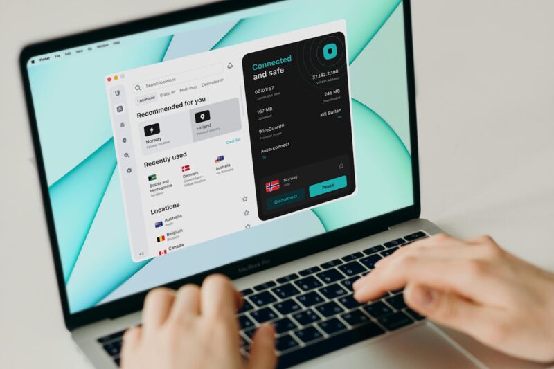 utilisateur se protège avec surfshark