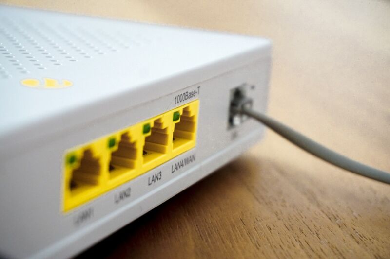 Il est tout à fait possible de choisir entre la fibre et l'ADSL, si et seulement si au moins un opérateur propose l'ADSL à votre domicile.