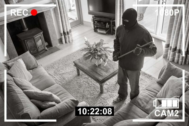 cambrioleur dans une maison