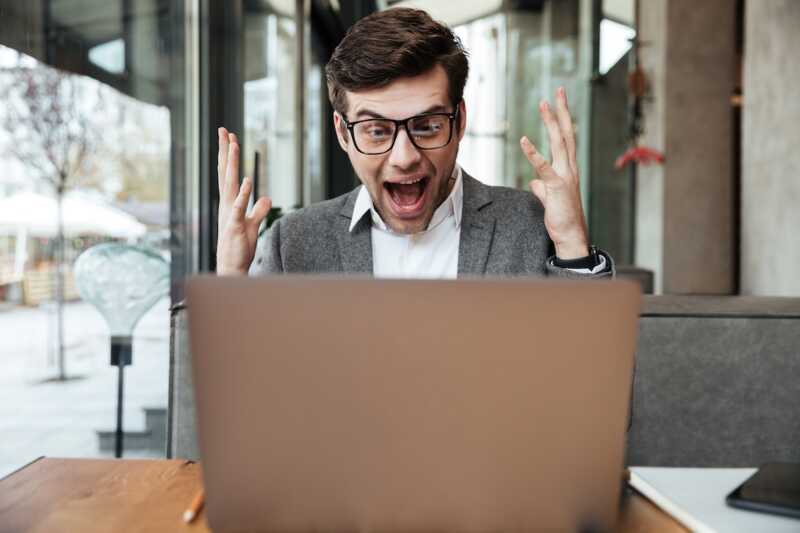 Homme choqué parce que son VPN a été piraté par les russes ou les chinois
