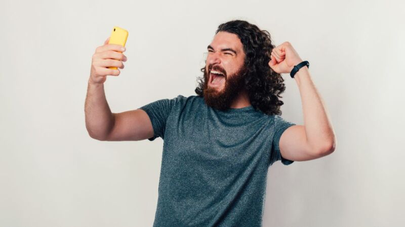 Forfaits mobile : face à la flambée des prix, quel est ce seul opérateur qui refuse encore d'augmenter ses tarifs ?
