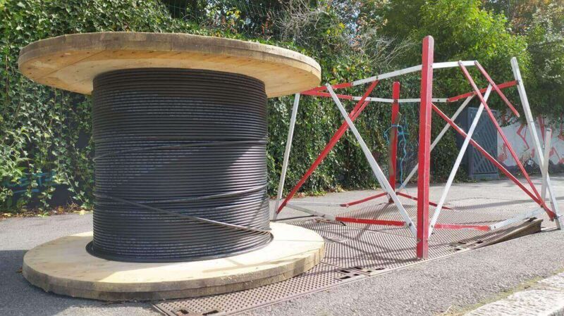 déploiement de la fibre optique dans la rue