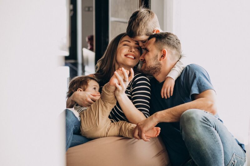 famille se sent en sécurité grâce à Sector Alarm