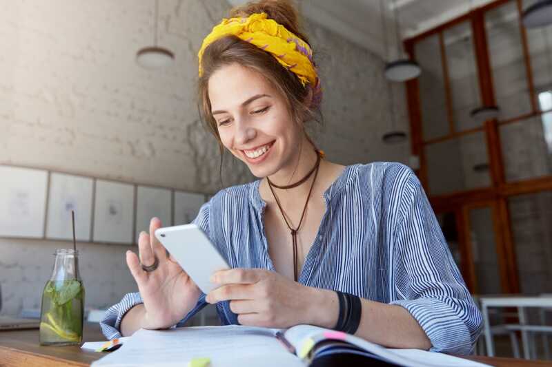 étudiant utilise internet grâce a Bouygues telecom