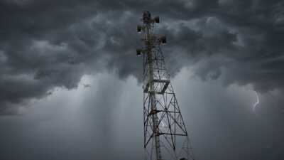     Pannes mobiles en cascade : la tempête Nils frappe durement le sud-ouest de la France
