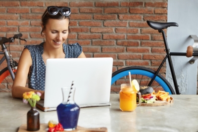     Box Internet de Sosh : la fibre sans engagement à prix mini, une vraie bonne affaire ?
