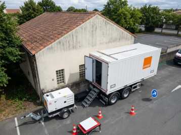     Panne Orange près de Cholet : un incendie coupe le fixe ET le mobile de 2 000 foyers, voici pourquoi
