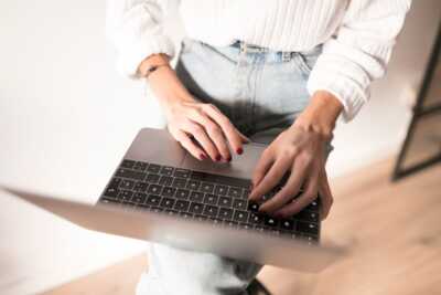     Le bon plan ? C'est d'avoir une pure fibre, avec un pur Wi-Fi à un pur prix
