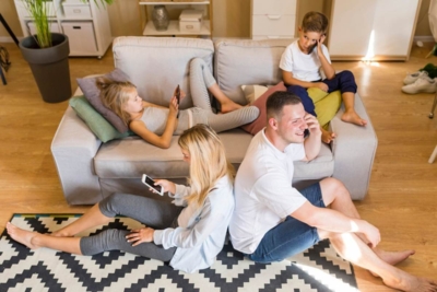     Le boom des abonnements familiaux : les familles sont devenues la nouvelle cible des opérateurs
