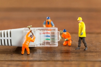     Insolite : ces habitants n'ont toujours pas la fibre alors que les plus gros câbles d'Europe passent sous leurs pieds
