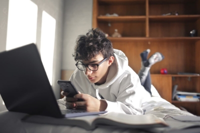     Une offre box + mobile chez le même opérateur est-elle vraiment avantageuse ?
