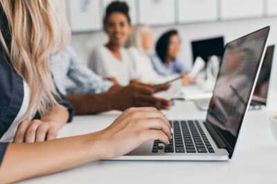     Il a la réputation d'être le plus cher, et pourtant cet opérateur propose la box internet la moins chère sur un an

