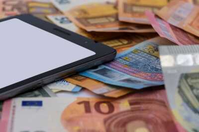     On vous explique pourquoi la France est l'un des pays européens où les prix des forfaits mobile sont parmi les moins chers
