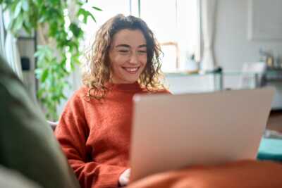     Parfaite pour avoir le Très haut débit sans fibre, la box 5G de RED by SFR est une excellente solution pour votre connexion
