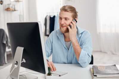     Comment contacter Free par téléphone, sur internet ou par courrier ?
