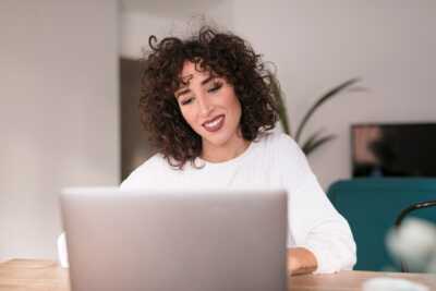     SFR mise sur un prix fixe pour sa box haut de gamme et c'est un pari réussi
