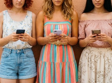 Sosh, RED, B&YOU : qui propose le meilleur forfait à moins de 10€ ?