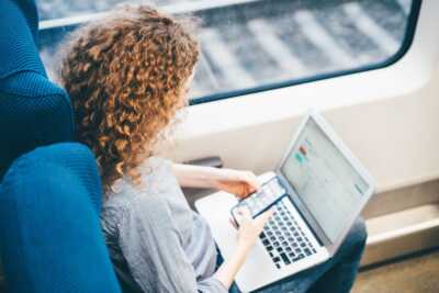     Quelle est cette nouvelle technologie qui pourrait bientôt révolutionner l'internet en Wi-Fi dans les TGV ?
