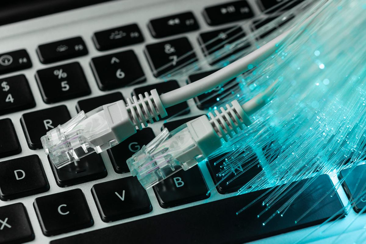     Baromètre des débits fibre : cet opérateur bat des records avec une connexion toujours plus rapide
