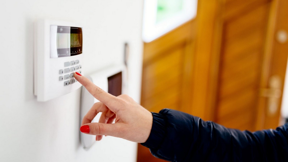     Pourquoi cette alarme de maison fait bien plus que faire fuir les cambrioleurs
