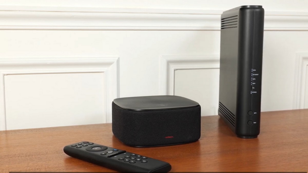     C'est la box premium la moins chère du marché, et elle inclut 2 répéteurs Wi-Fi
