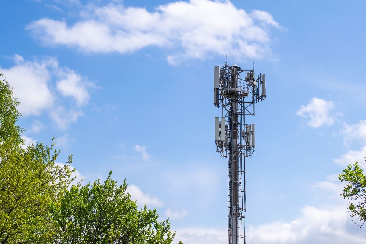     Couverture mobile : Orange est 1er sur la 4G, Bouygues Telecom domine sur la 5G
