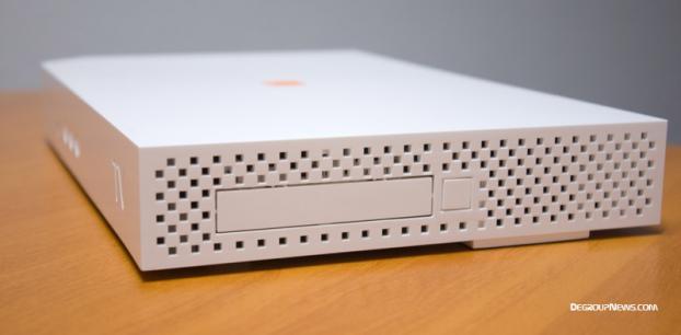 C&ocirc;t&eacute; droit du d&eacute;codeur Orange Sagem UHD 86