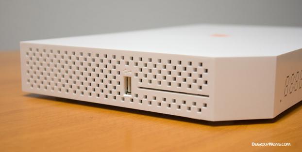 C&ocirc;t&eacute; gauche du d&eacute;codeur Orange Sagem UHD 86