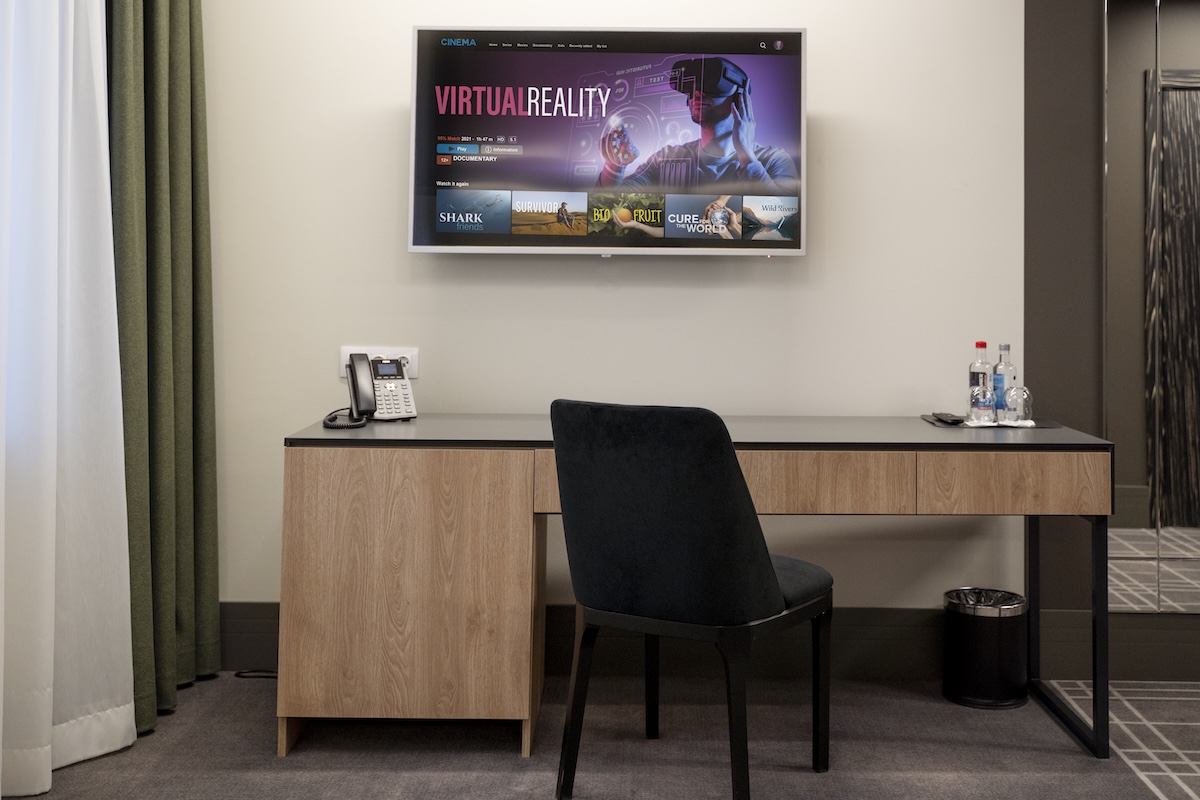     Comment regarder la TV française depuis l’étranger cet été avec un VPN ?
