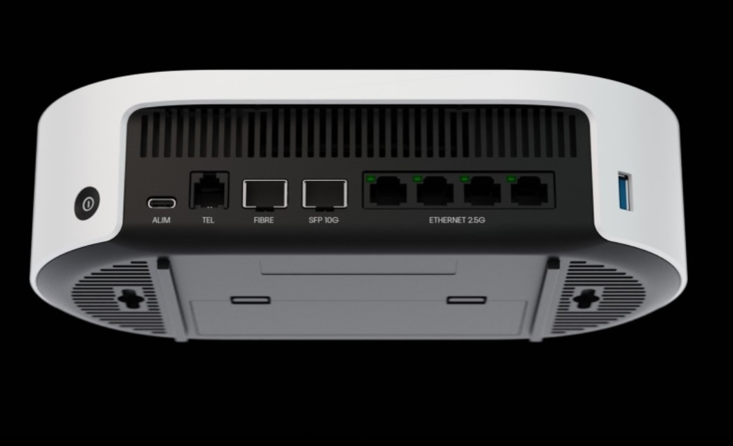     Pratique ! La Freebox Ultra peut être fixée à votre mur et Free a tout prévu pour vous faciliter la tâche
