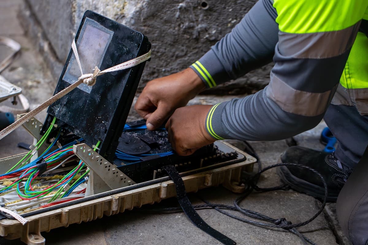     Ces départements où la fibre optique est en souffrance - L'Arcep dévoile les zones mal connectées
