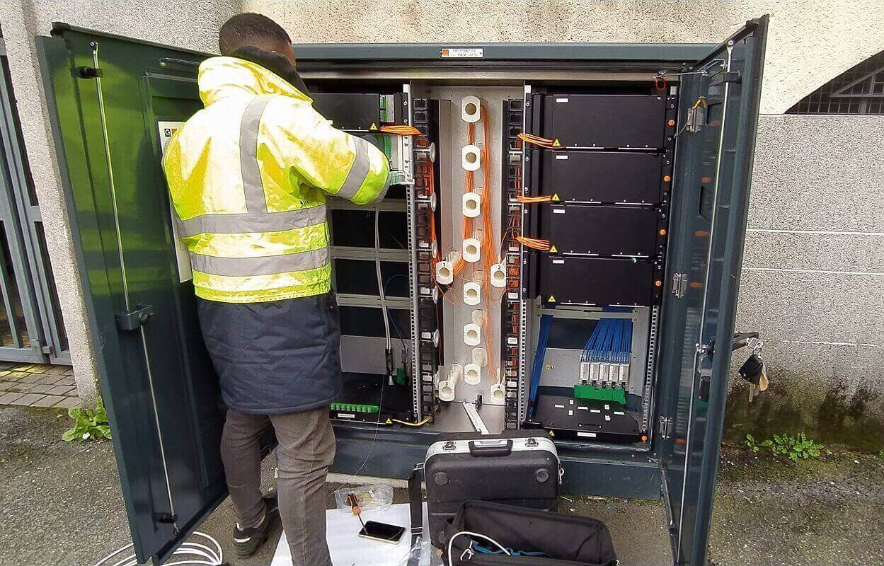     Pour améliorer les raccordements à la fibre, un 