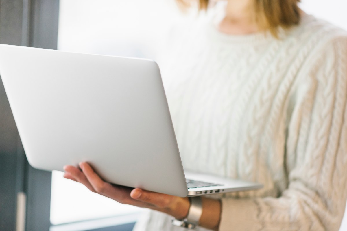     Box internet à moins de 25€ : difficile de choisir entre la RED Box et l'offre B&YOU Pure Fibre
