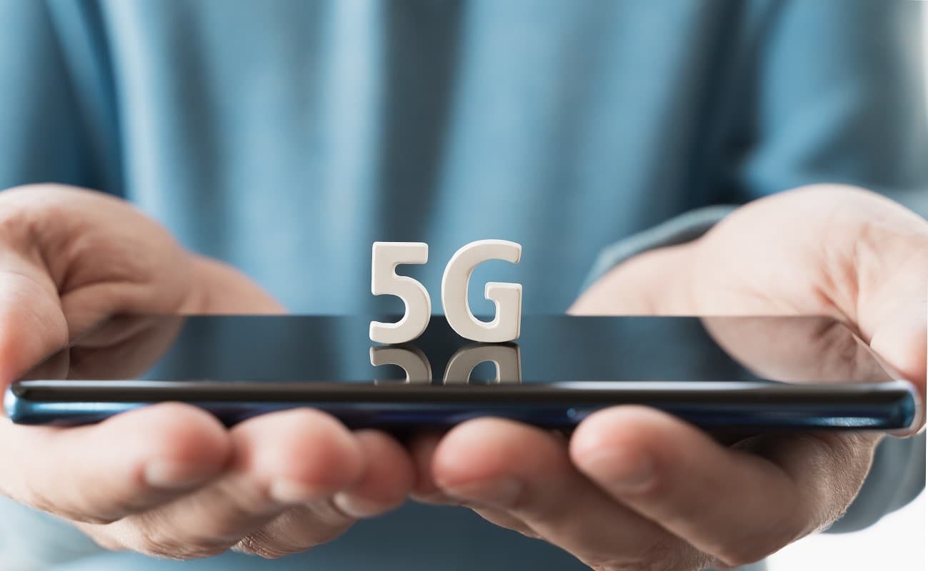     C'est officiel, cet opérateur affiche enfin une offre avec 5G incluse - alors qu'il était l'un des seuls à ne pas la proposer

