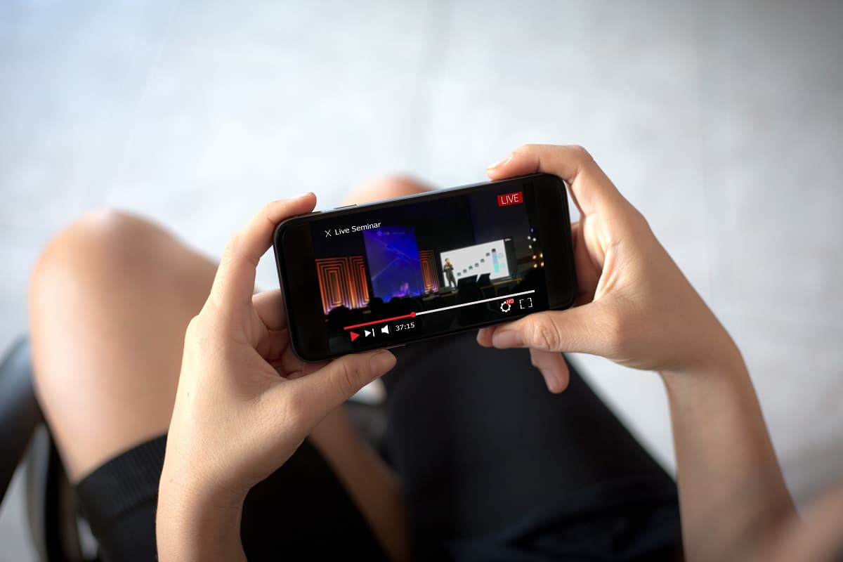     Et si votre forfait mobile vous permettait de regarder vos programmes TV partout où vous allez ?
