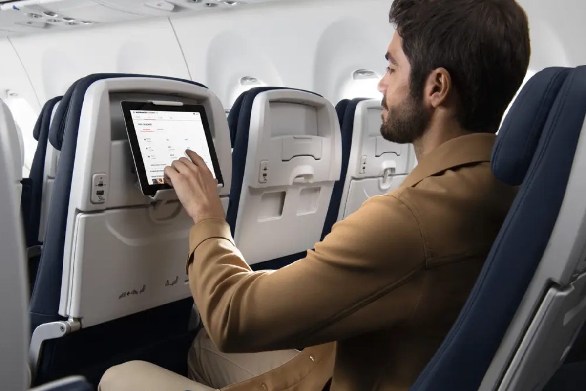     Cette célèbre compagnie aérienne française va équiper tous ses avions avec du Wi-Fi gratuit (et rapide)
