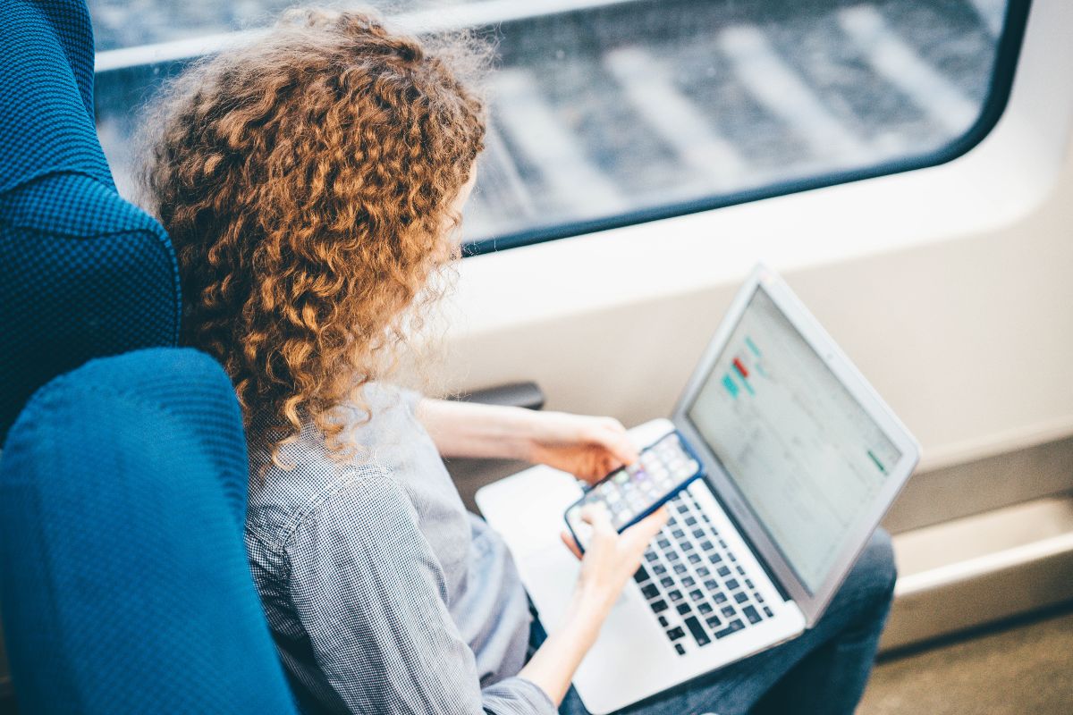     Quelle est cette nouvelle technologie qui pourrait bientôt révolutionner l'internet en Wi-Fi dans les TGV ?
